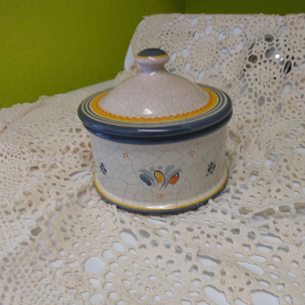 Small trinket bowl with lid.